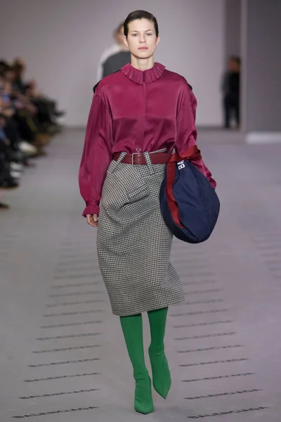 Look 11